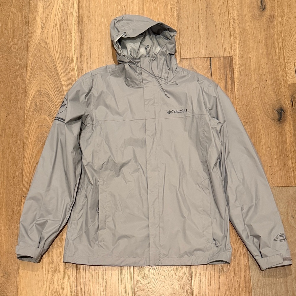 Columbia Men's Light Gray Raincoat